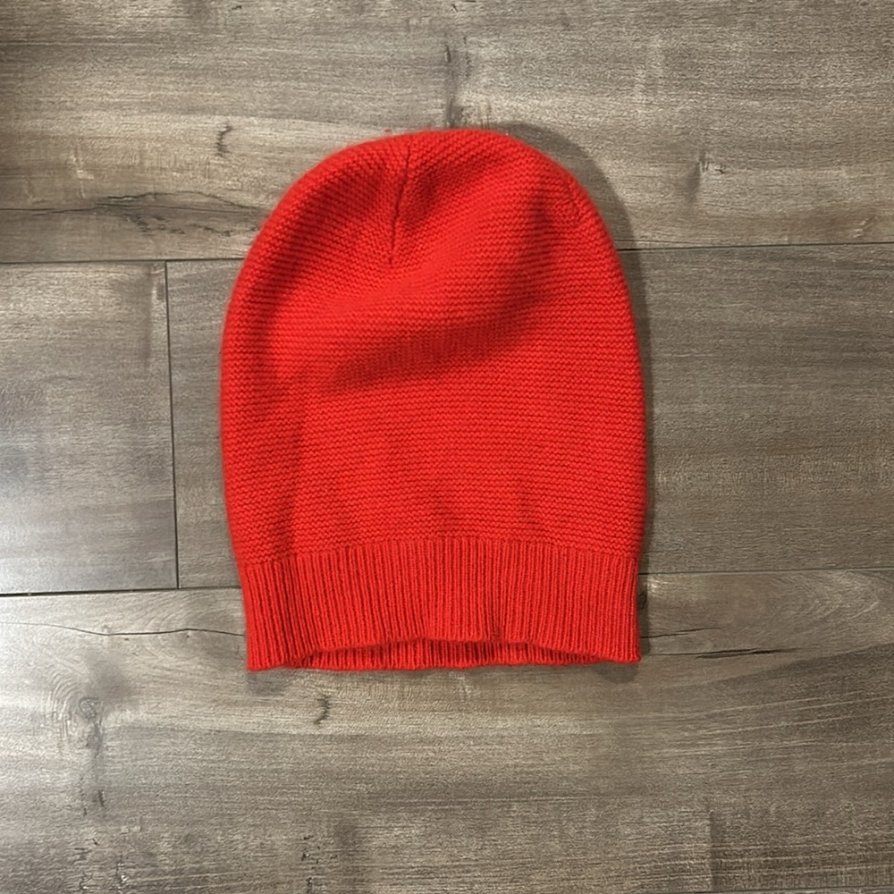 Aritzia Auxiliary soft red cashmere tuque hat